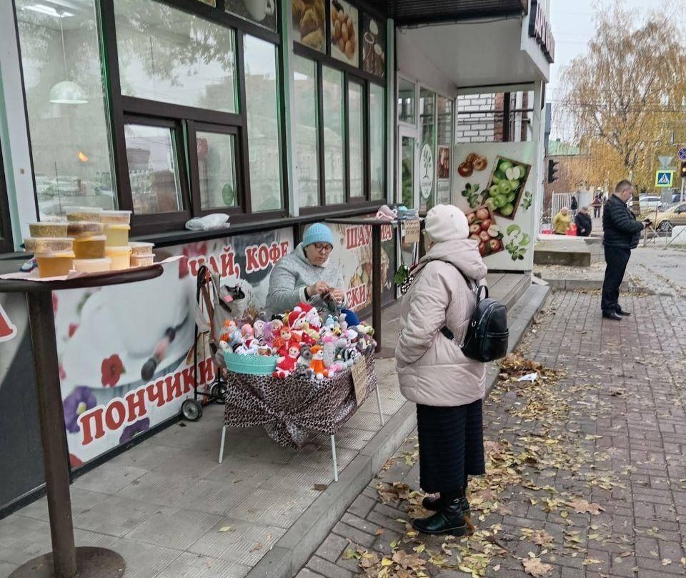 В Центральном округе прошли два рейда по борьбе с несанкционированной торговлей Нарушения зафиксировали на улицах Садовой Бойцов 9 й дивизии а также на проспектах Победы и А Дериглазова В результате составили 11 протоколов по статье 53 Закона Курской области от 4 января 2003 года 1 ЗКО Об административных правонарушениях в Курской области Эти документы передали в административную комиссию для принятия решения С нарушителями также провели профилактическую и разъяснительную работу Подписывайтесь на наши новости в МАХ