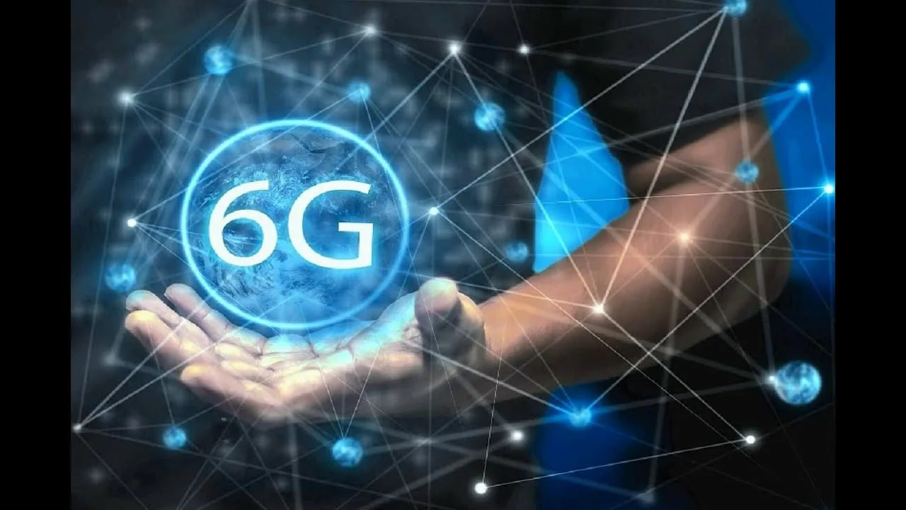 В Китае успешно протестировали технологию 6G, достигнув пиковой скорости передачи данных более 280 Гбит/с, что в 14 раз быстрее максимальной скорости 5G.                                                                                                                                                                                                                                                               Во время испытаний был передан файл размером 50 ГБ за 1,4 секунды. Ожидается, что полноценная 6G-сеть будет в 28 раз быстрее 5G и появится к 2030 году. China Mobile уже запустила мелкомасштабную 6G-сеть с 10 базовыми станциями для испытаний.