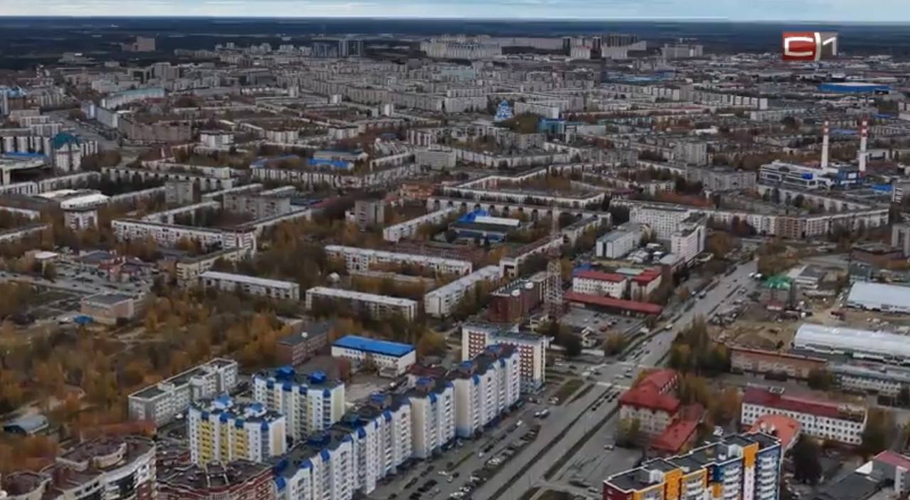 Югра вторая среди регионов по донорству средств в федеральную казну Югра стала одним из крупнейших доноров федерального бюджета по итогам первого полугодия 2025 года Данные публикует ФНС В государственную казну регион перечислил 2 7 триллиона рублей Выше только Москва Ее отчисления составили почти 8 триллионов Все эти средства налоговые поступления включая процент от прибыли предприятий и НДС Львиная доля суммы осядет в федеральном бюджете часть направят в консолидированные бюджеты субъектов и внебюджетные госфонды Sitv ru