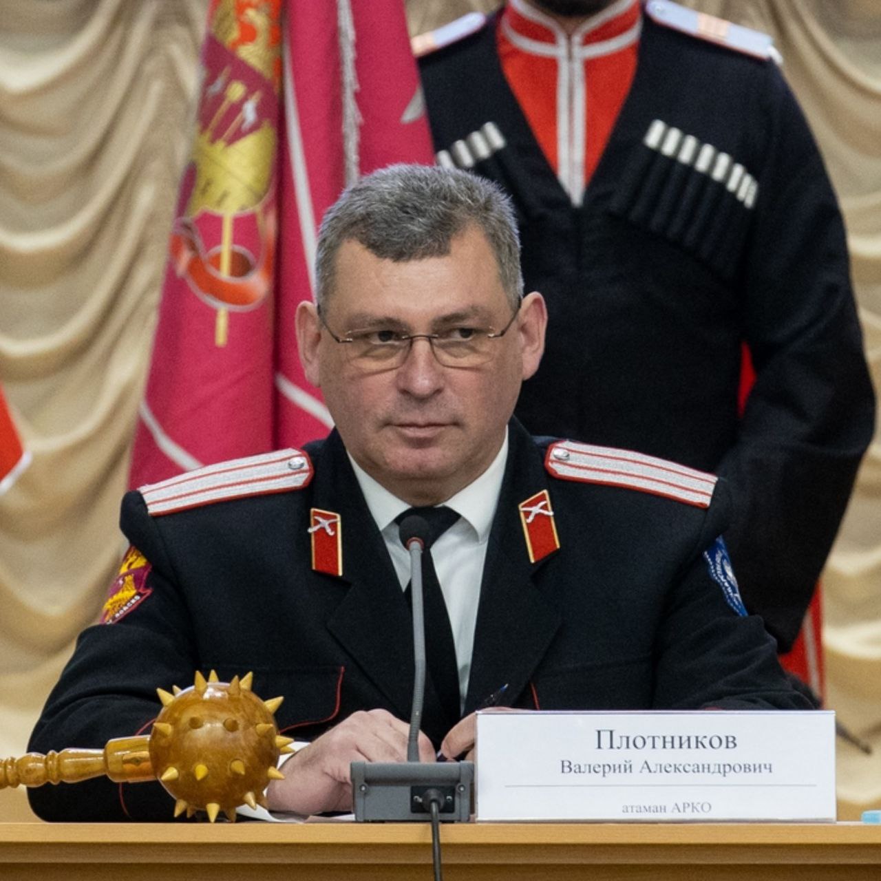 Атаман Анапского районного казачьего общества ушел в отставку Валерий Плотников объявил об уходе в отставку по собственному желанию и подал соответствующий рапорт. После организационных мероприятий будет назначен казачий сбор для выборов нового атамана. До этого момента исполнять обязанности будет первый заместитель атамана – начальник штаба АРКО Олег Быков. Напомним, последние 5 лет стали периодом максимально эффективной совместной работы мэрии и казачества. Благодаря плотному взаимодействию увеличилось количество реестровых казаков,казачьих школ и детсадов, классов и групп, укрепилась экономика и материально-техническая база казачества, был усилен акцент на работу по военно-патриотическому воспитанию молодежи, охране общественного порядка, укреплению безопасности и духовно-нравственных ценностей. Также началась реализация таких масштабных проектов, как строительство военно-патриотического центра «Застава» в хуторе Чекон, штаба Анапского районного казачьего общества и благоустройство Сквера казачьей славы. Подробнее о достижениях в казачестве Анапы за последние 5 лет можно посмотреть здесь.
