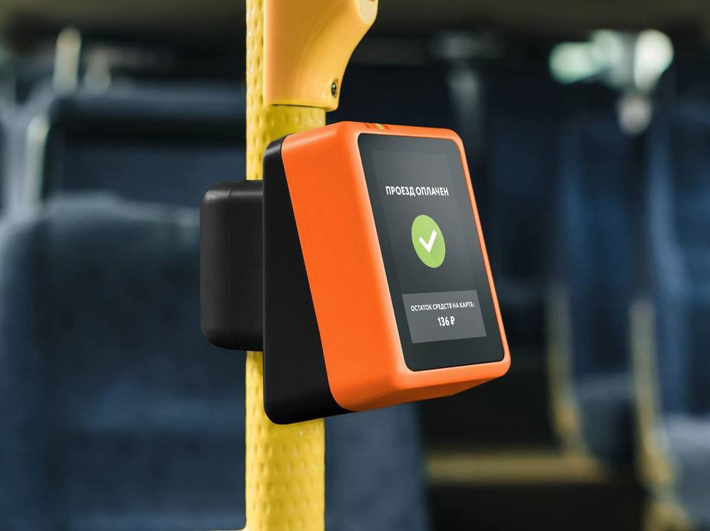 Крымчане привыкают платить за проезд картой Пилот с безналичной оплатой на автобусных маршрутах Симферополя показал хорошие результаты Пассажиры сначала путались но со временем разобрались и привыкли Сейчас большинство уже готовы платить за проезд картой или телефоном Об этом рассказали в транспортном сообществе Крыма