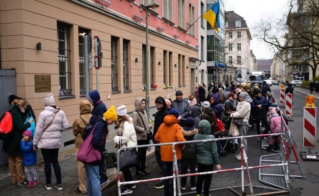 Германия начала возвращать в Чехию украинских мигрантов. Власти Германии задерживают часть мигрантов, направляющихся из Чехии, и возвращают их обратно.