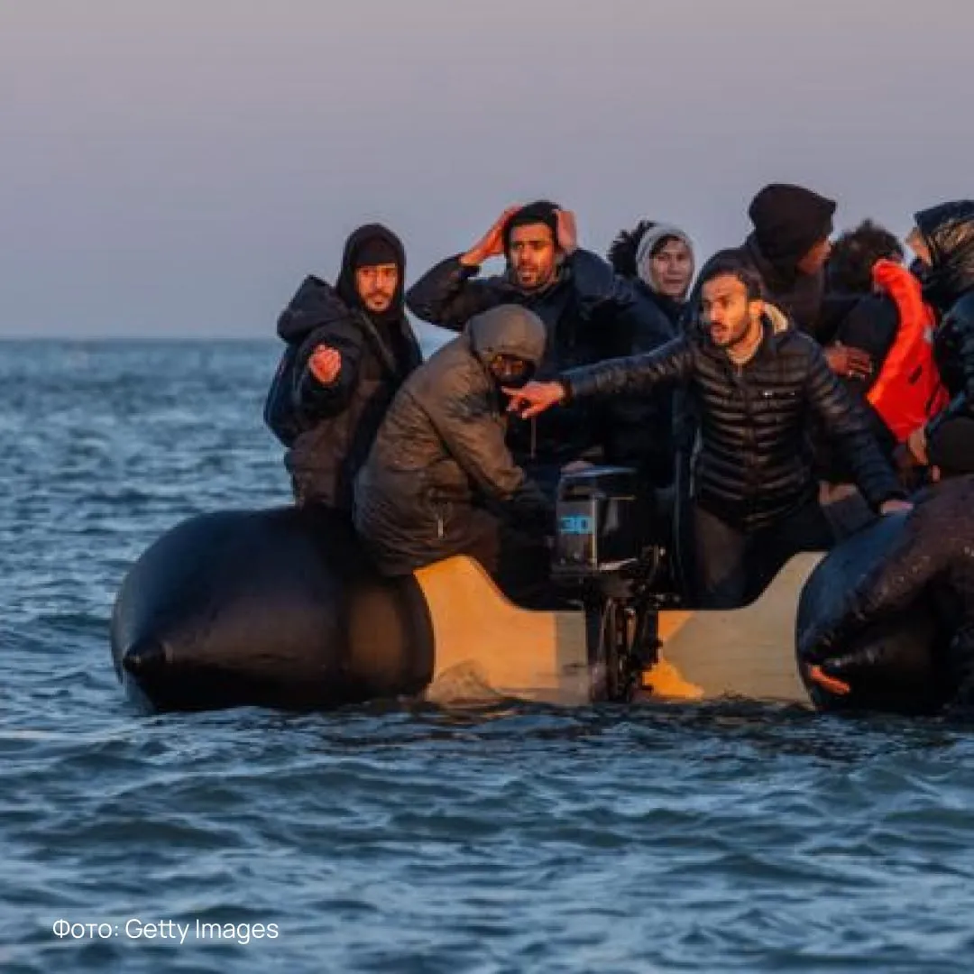 Европа поставила новый миграционный рекорд В 2025 году число приезжих в странах ЕС достигло 64 млн человек это уже около 14 населения союза За год показатель вырос еще на 2 1 млн говорится в докладе берлинского отделения датского некоммерческого фонда Rockwool Основной прирост пришелся на Германию Францию Испанию и Италию ФРГ остается главным центром притяжения а Испания показала самые высокие темпы почти 700 тысяч новых мигрантов всего за год Еще немного и разговоры европейских политиков про контроль над миграцией окончательно превратятся в политическую фантастику   Подпишитесь на Абзац в Максе
