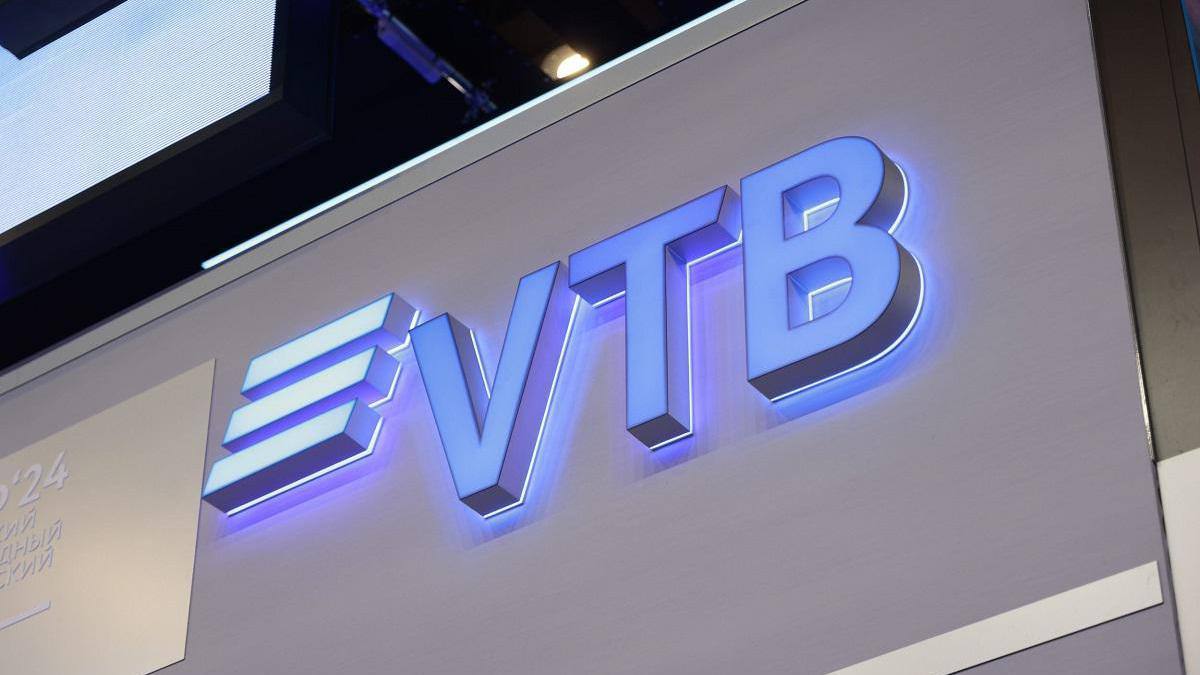 ВТБ снизил ставки по ипотеке на 2 п.п Так, с 5 августа в ВТБ минимальные ставки составили: По рыночным программам — от 23,3%; Военной ипотеке — 21,6%; Также МКБ с 6 августа снизит ставки по рыночной ипотеке — до 22%.