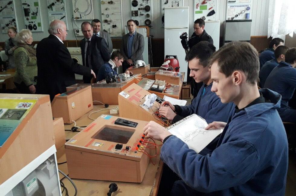 Стало известно, сколько бюджетных мест доступно в СПО Республики  Всего 84 учреждения среднего профобразования получили более 7,4 тыс. бюджетных мест на 2025-2026 учебный год, сообщили ДАН в пресс-службе Министерства образования и науки ДНР.  Их стало больше по шести укрупненным группам профессий и специальностей, к примеру, «Техника и технологии строительства», «Сельское, лесное и рыбное хозяйство», «Химические технологии» и др.  Подписаться