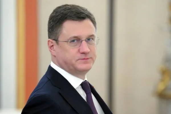 Новак сообщил о подготовке топливных соглашений с нефтяными компаниями По словам вице премьера Минэнерго продолжает работу с нефтяниками Договорённости планируется продлить до конца 2026 года Соглашения будут заключены с 12 российскими компаниями В документах будут закреплены объёмы поставок моторного топлива на внутренний рынок а также розничные цены на бензин и дизель Мера направлена на обеспечение стабильного снабжения в период сезонного роста спроса и сельскохозяйственных работ передаёт ТАСС Подписаться на Говорит Москва Telegram VK МАКС