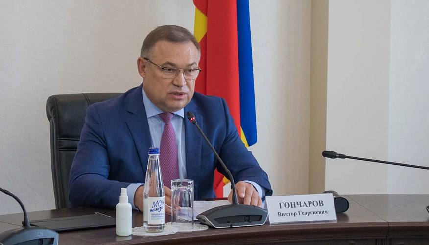 Бывшему замгубернатора Ростовской области Гончарову продлили арест до 4 января Бывшему первому заместителю губернатора Ростовской области Виктору Гончарову снова продлили арест Об этом сообщила объединенная пресс служба судов региона Постановлением Ленинского районного суда Ростова от 31 октября 2025 года Виктору Гончарову была продлена мера пресечения в виде заключения под стражу сроком на 2 месяца до 4 января 2026 года включительно рассказали в пресс службе Напомним Гончаров является фигурантом дела о коррупции Его обвиняют в превышении должностных полномочий Речь идет о хаотичной выдаче субсидий сельхозпроизводителям в то время когда Гончаров был первым заместителем губернатора Василия Голубева Уголовное дело Гончарова пересекается с делом задержанного замгубернатора министра сельхозпрода Ростовской области Константина Рачаловского Подпишись на 1Rnd в МАХ Написать в редакцию