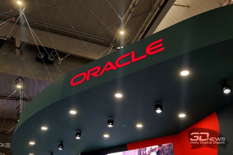 Oracle и OpenAI запускают амбициозный проект для ИИ OpenAI и Oracle заключили соглашение о строительстве дата-центров в США с общей мощностью 4,5 ГВт, что обеспечит работу более 2 миллионов GPU для систем искусственного интеллекта. Это сотрудничество необходимо для масштабирования вычислительной инфраструктуры ChatGPT, который к концу года планирует перейти на ресурсы 1 млн GPU. Проект под названием Stargate нацелен на создание дата-центров общей мощностью 10 ГВт в течение следующих четырех лет. Ожидается, что запуск первого ЦОД в Техасе займет всего несколько недель, и он создаст более 100,000 рабочих мест, в основном временных, связанных со строительством. Более подробная информация доступна в Bloomberg.