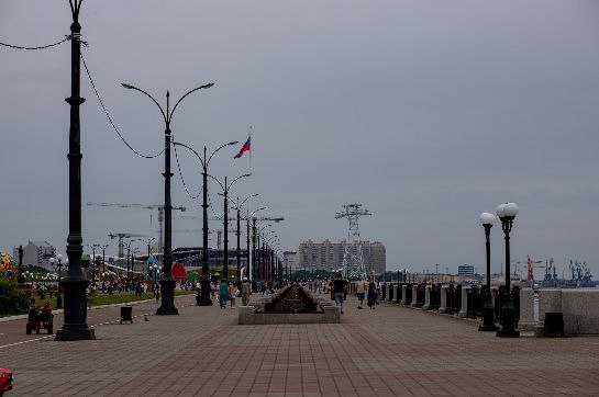 Амурская область возглавила список регионов по прогнозируемым темпам экономического роста в 2026 2028 годах Об этом сообщают Известия со ссылкой на прогноз социально экономического развития России на 2026 й и плановый период 2027 2028 годов который подготовили в Минэкономразвития РФ В документе сказано что наивысший среднегодовой прирост ВРП в 2026 2028 годах продемонстрирует Амурская область ее экономика будет увеличиваться в среднем на 7 7 в год На втором месте Адыгея 6 5 на третьем Севастополь 6 2 Далее идут Кабардино Балкарская Республика 6 Курганская область 5 8 Чукотка 5 4 Камчатка 5 3 Калининградская область и Забайкальский край 4 7 Башкирия 3 9 ПОДРОБНЕЕ ПО ССЫЛКЕ