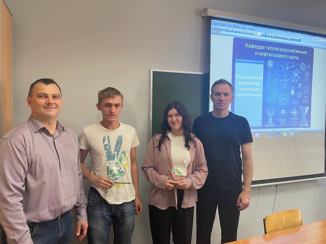 Подведены итоги ежегодной студенческой олимпиады «Основы теплотехники», проводимой кафедрой теплогазоснабжения и нефтегазового дела  Комиссией были выявлены победители:     место Никита Марчуков, гр. бНГД-231;     место Глеб Усов, гр. бНГД-231;     место Максим Хомяков, гр. бТВ-221.    Награждение провел начальник учебно-методического отдела ВГТУ Скляров Кирилл Александрович, отметивший высокий уровень подготовки студентов.   Кафедра выражает благодарность всем участникам олимпиады!