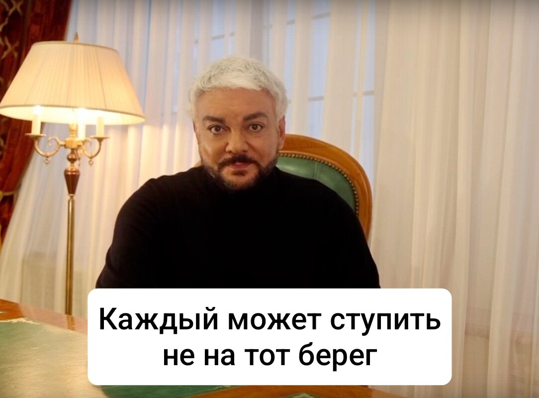Житель Балаково подал в суд на Филиппа Киркорова из за берега реки Бизнесмен из Балаково Глеб Рыськов подал иск в Красногорский районный суд Москвы ответчиком по которому выступает певец Филипп Киркоров Уроженец Саратовской области требует чтобы Киркоров аннулировать право собственности артиста на участок площадью 4 2 тысячи квадратных метров Земля располагается на берегу Москва реки и доступ к водоему ограничен Истец считает что последнее недопустимо Стоит отметить что балаковец уже подавал аналогичный иск к Киркорову в 2023 году Также он судился с Аллой Пугачевой и Кристиной Орбакайте из за пирса в подмосковном Солнечногорске