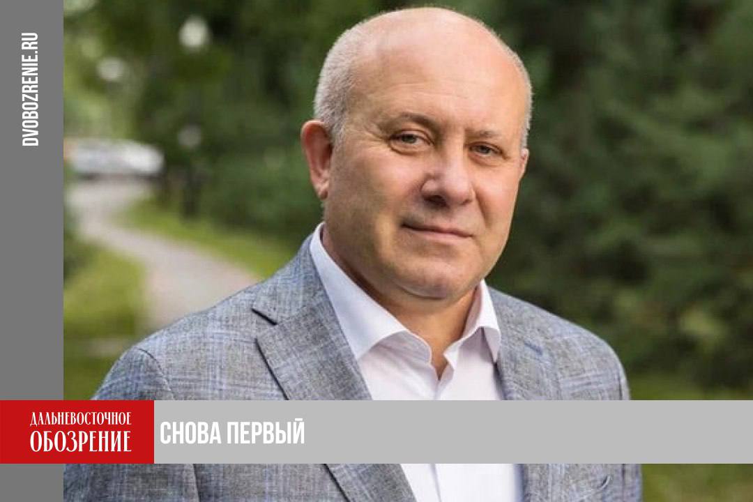 В ноябре 2025 Сергей Кравчук сохранил лидерство в рейтинге Медиалогии Медиалогия 18 опубликовала рейтинг мэров председателей городских дум и депутатов столиц регионов Дальнего Востока за ноябрь 2025 года Тройка лидеров не изменилась третий месяц подряд первенство остается за мэром Хабаровска Сергеем Кравчуком На второй строчке глава Владивостока Константин Шестаков Бронза за градоначальником Благовещенска Олегом Имамеевым Напомним рейтинг составлен на базе СМИ входящих в систему Медиалогия Так Сергей Кравчук упоминался в новостных сводках по результатам прошедшего гражданского форума Герои среди нас 18 Кроме того мэр Хабаровска проявил активность в подготовке к сильному снегопаду и объявил о выделении средств на расселение аварийных домов в размере 7 млрд рублей Также глава города подписал соглашение с мэром Народного правительства Вэйхай Кун Фаньпином о побратимстве Хабаровска с Вэйхаем Подробности в материале ДВ Обозрение Другие новости