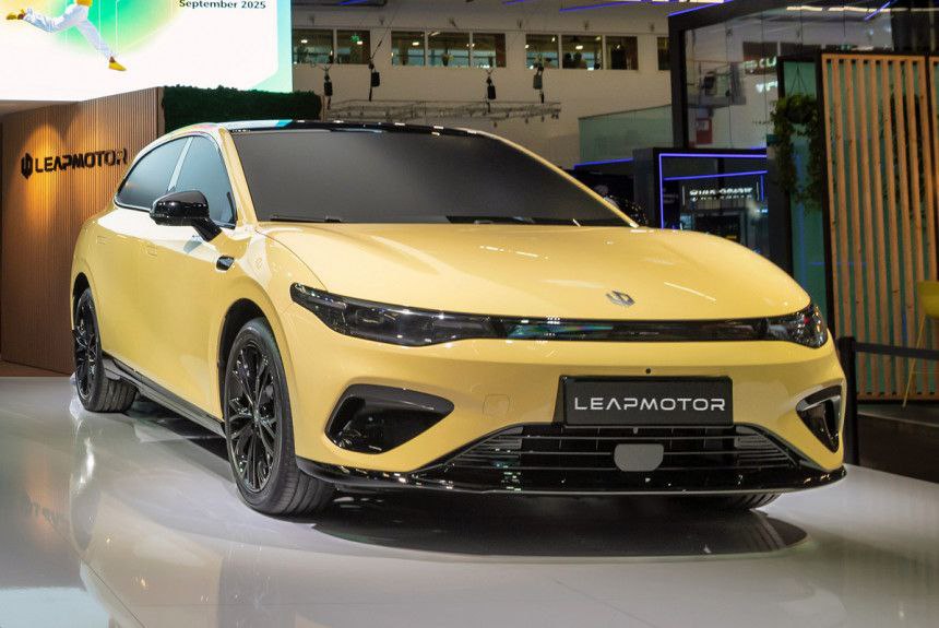 В Германии дебютировал хэтчбек Leapmotor B05 Без китайских автопроизводителей сейчас не обходятся даже европейские автомобильные выставки Вот и на мотор шоу IAA в Мюнхене заявилось несколько компаний а фирма Leapmotor которая на 20 принадлежит концерну Stellantis отпраздновала здесь сразу два важных события Подробности autoreview ru news v germanii debyutiroval hetchbek leapmotor b05 автоновости leapmotor Авторевю