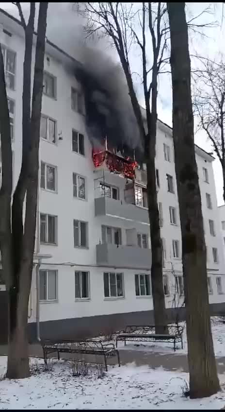 Пожар на балконе в Троицке: причина - аккумулятор электросамоката