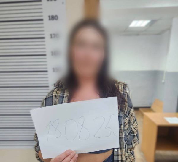 Женщина уснула на сапборде и уплыла из одного района в другой. Произошла эта история с 47-летней жительницей Усольского района Иркутской области. Вечером она каталась на сапборде и уснула на нём. Через два часа супруг обнаружил, что жена исчезла из виду. Мужчина обратился в полицию. Поиски шли всю ночь. Утром пропавшая сама вышла на связь. - Как выяснилось, уснув на сапборде, женщина незаметно переплыла Ангару. В результате ночного дрейфа женщина, начавшая свой маршрут в деревне Буреть Усольского района, неожиданно оказалась в селе Буреть Боханского района, преодолев значительное расстояние по течению реки, - рассказали в региональном ГУ МВД