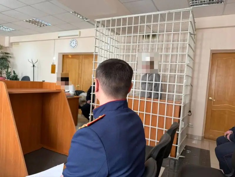 Камчатскую сотрудницу опеки будут судить за голодную смерть сироты Завершено расследование уголовного дела чиновницы администрации Петропавловска Камчатского обвиняемой в служебном подлоге сообщили агентству КАМЧАТКА ИНФОРМ в СУ СКР по Камчатскому краю Речь идет про трагическую историю о голодной смерти пятилетней сироты инвалида в опекунской семье Фигурантка 38 летняя специалист эксперт отдела опеки и попечительства управления образования горадминистрации По данным СК с апреля 2023 года по январь 2025 года она не исполняла свои обязанности по проведению проверок условий жизни маленькой девочки и её опекуна С целью сокрытия своего бездействия и желая создать видимость добросовестного исполнения возложенных на нее обязанностей обвиняемая изготовила официальные документы в которые внесла Читать на сайте   kamchatinfo com news crimes detail 73337