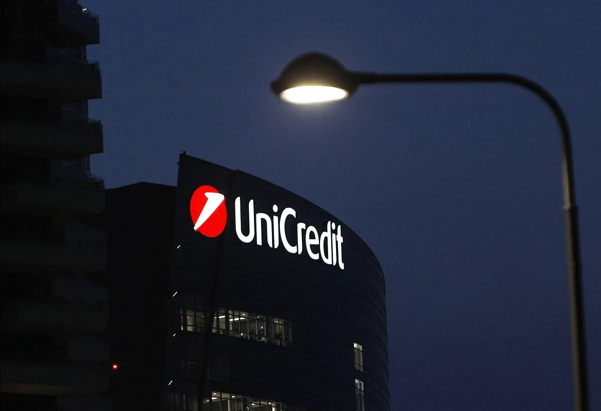 Итальянский UniCredit отказался продажи российского бизнеса вместо этого банк запланировал свернуть его узнал Коммерсантъ Уйти из России он пытается с мая 2022 года vc ru money 2860724