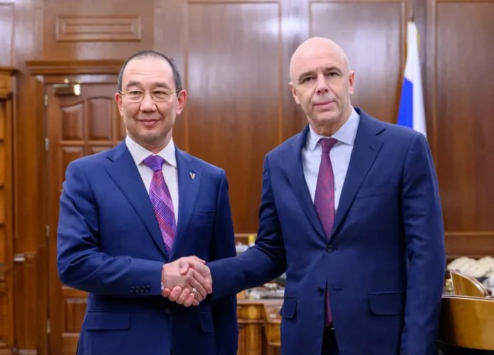 Об опережающем финансировании северного завоза в Якутии договорились Айсен Николаев и Антон Силуанов В ходе встречи глава Якутии Айсен Николаев и министр финансов РФ Антон Силуанов обсудили актуальные вопросы организации бюджетного процесса Ключевым итогом стала договорённость об опережающем финансировании северного завоза в 2026 году Подробнее читайте по ссылке Фото www sakha gov ru yk24 ru в MAX Telegram ВК VK Видео