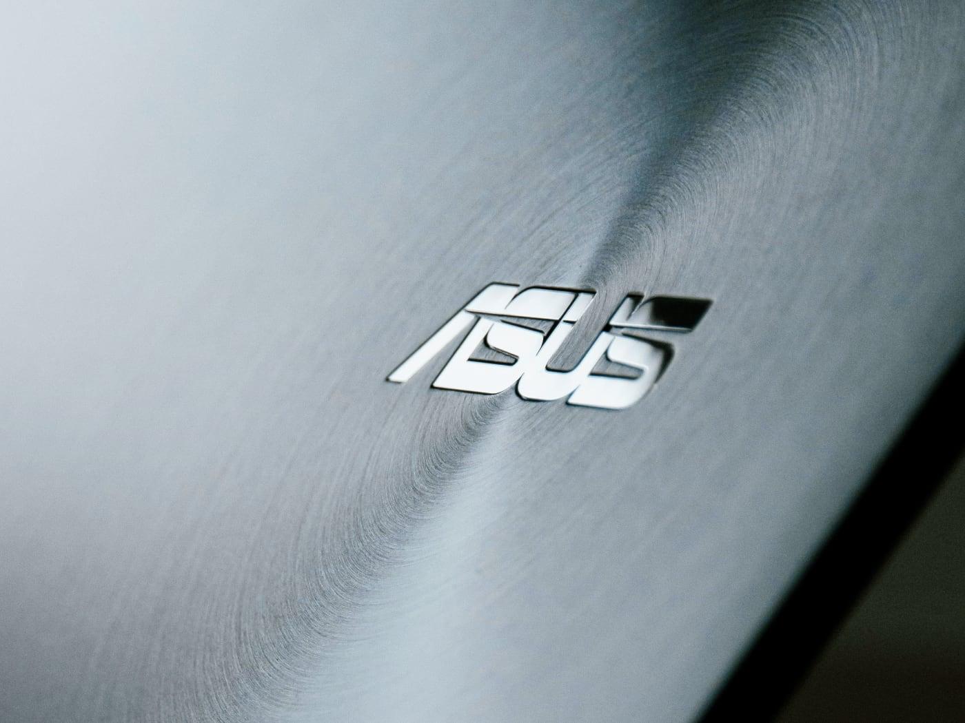 ASUS запустит собственное производство оперативной памяти в 2026 году чтобы не зависеть от нестабильных поставщиков Первые сборочные линии будут запущены к концу второго квартала 2026 года К концу 2025 года почти все компании столкнулись с нехваткой оперативной памяти Производители ОЗУ отдают приоритет таким компаниям как OpenAI которые тратят миллиарды долларов на строительство новых дата центров Производителям ПК и обычным потребителям приходится покупать память по сильно завышенным ценам   www iphones ru 1352794 новости iphonesru