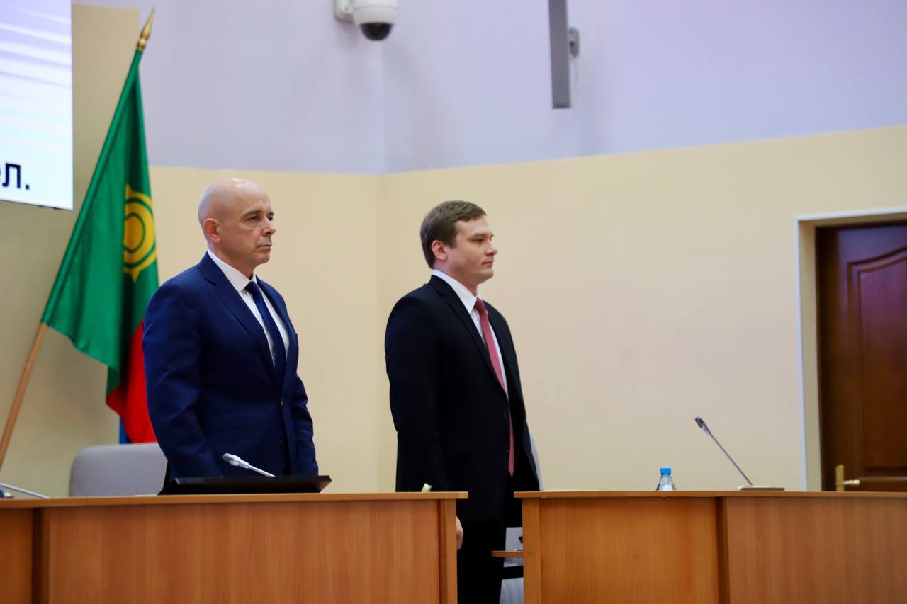 Глава Хакасии наложил вето на закон об одноуровневой системе местного самоуправления  Вето — право главы. Жаль, что процедура последнее время входит в привычку. Я был уверен, что мы пришли к взаимопониманию.   Подчеркну, что закон был принят подавляющим большинством голосов депутатов в интересах большинства сельчан.   Опыт преодоления вето у депутатов 8-го созыва уже есть.