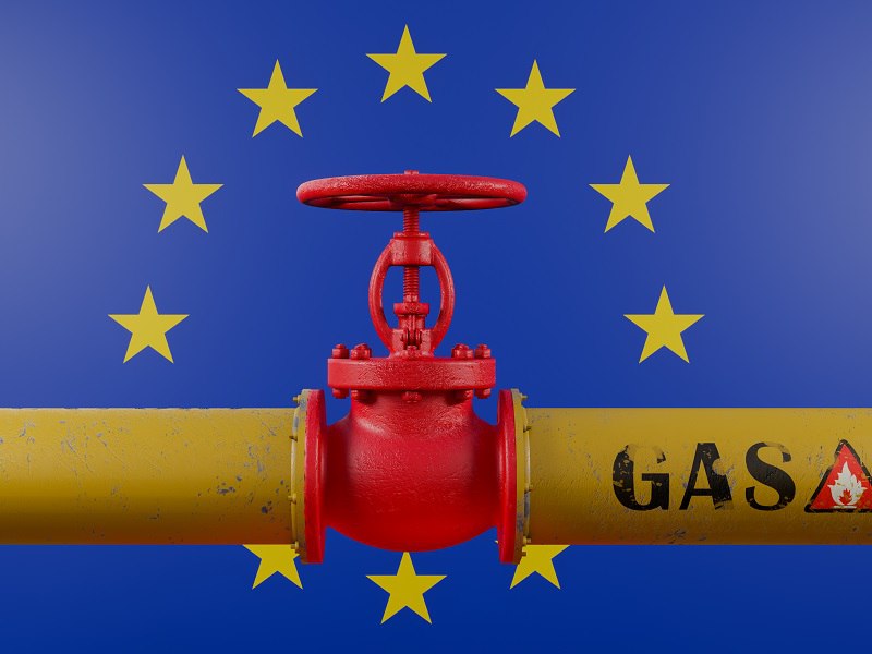 ЕС тратит €1,8 млрд на российский газ Евросоюз ежемесячно тратит €1,8 млрд на российские энергоресурсы, и это необходимо прекратить, заявила глава Еврокомиссии Урсула фон дер Ляйен, выступая на сессии Европарламента в Страсбурге. «ЕС сегодня тратит €1,8 млрд в месяц на российские энергоресурсы. Это недопустимо и должно прекратиться», — заявила фон дер Ляйен, подчеркнув, что «отказ от российского газа необходим для поддержки Украины». Она подчеркнула, что в 2021 году Евросоюз тратил на российские энергоресурсы €13 млрд в месяц, и пообещала, что Еврокомиссия «не позволит» странам ЕС вернуться к закупкам нефти и газа из России. YouTube sponsr.ru