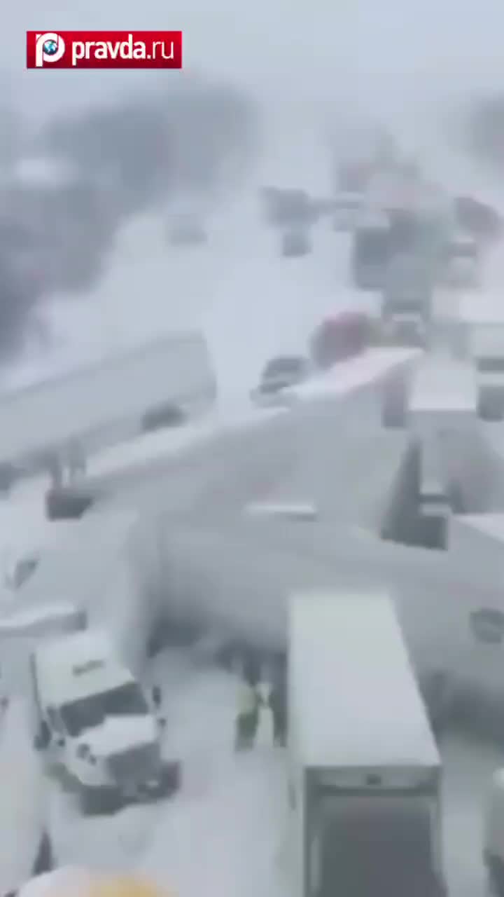 Массовое ДТП с участием более 100 автомобилей произошло в Мичигане из-за снегопада