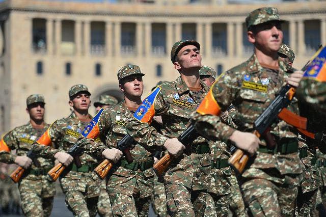В Армении 27 января будет отмечаться как День памяти и почтения погибших за Родину Правительство одобрило проект поправок к закону О праздниках и памятных днях Закон вступит в силу после его утверждения парламентом С инициативой ранее выступили вице спикер парламента Армении Рубен Рубинян и независимый депутат Гегам Назарян Год назад кабмин отклонил проект о признании 27 сентября Днём памяти погибших при защите Родины во все времена Подписаться на нас