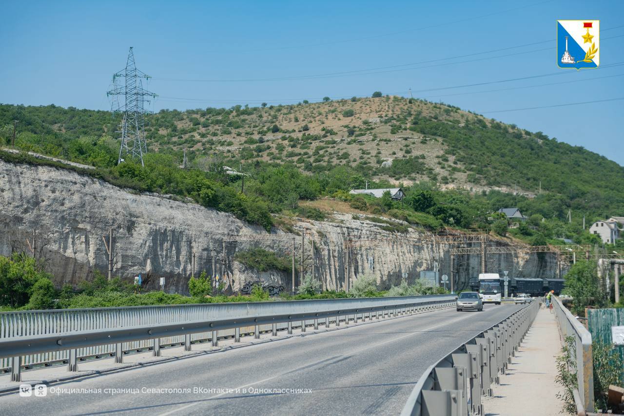 Реверсивное движение На мосту через реку Черную с 2 по 8 ноября вводится реверсивное движение Это необходимо для устранения замечаний выявленных при производстве работ Увеличение сроков ремонта это не повлечет Завершить все работы планируется до конца ноября Подписывайтесь на наш канал в MAX