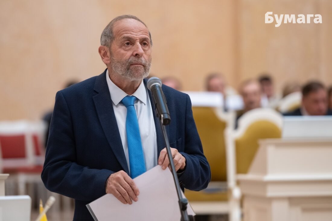 Бориса Вишневского снова оштрафовали на 15 тысяч за интервью Голосу Василеостровский суд Петербурга признал что зампред Яблока и экс депутата Закса сотрудничал с нежелательной организацией ст 20 33 КоАП РФ передал корреспондент Бумаги Детали Штраф в 15 тысяч рублей Борису Вишневскому назначили за интервью движению Голос Прокуратура считает что политик должен был заранее проверить что оно структурно входит в признанную нежелательной организацию ENEMO Контекст Дело Вишневского рассматривают в судах с августа 2024 года Политика сначала оштрафовали на 15 тысяч рублей затем кассационный суд отменил это решение из за процессуальных нарушений Позже прокуратура снова направила протокол в суд Фото Бумага Подписывайтесь на Бумагу и предлагайте новости