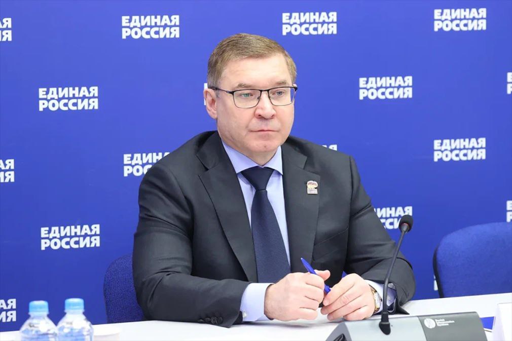 Владимир Якушев Современная российская журналистика делает события понятными смыслы точными а общественный диалог открытым Секретарь Генсовета Единой России поздравил журналистов и сотрудников издательств с Днем российской печати Репортеры редакторы корректоры верстальщики и фотографы формируют зеркало нашей жизни отметил Владимир Якушев Печатаное слово остается важным для всех кто ценит его глубину Желаю вам вдохновения и как можно больше инфоповодов которые вызывают гордость за Россию Успехов и развития сказал он ergosdumaofficial