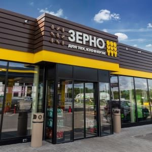 Жемчужина юга России Роснефть представила юбилейный пятидесятый маршрут для автотуристов www rosneft ru press news item 222940 Роснефть совместно с Министерством туризма и оздоровительных курортов Ставропольского края презентовала новый маршрут для автотуристов по городам Кавказских Минеральных Вод Жемчужина юга России Он стал пятидесятым маршрутом разработанным Компанией для россиян путешествующих на автомобилях по регионам страны Роснефть активно поддерживает инициативы по развитию внутреннего туризма и создает комфортные условия для автопутешественников Развитие придорожного сервиса и повышение уровня клиентских услуг предоставляемых на АЗС Роснефть одно из приоритетных направлений деятельности Компании