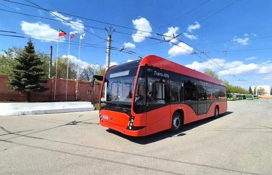 Завтра в Казани запустят в тестовом режиме троллейбус с автономным ходом модели Авангард Он выйдет на маршруты 1 3 5 и 8 Транспорт может проехать 20 километров без подключения к контактной сети   inde io news v kazani zapustyat v testovom rezhime trollejbus s avtonomnym hodom