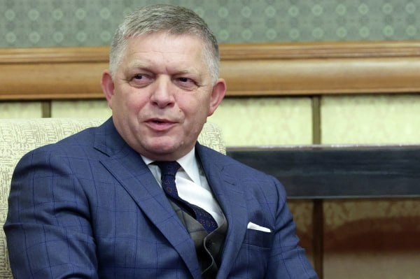 Роберт Фицо вновь призвал к восстановлению отношений с Россией Премьер Словакии попросил МИД республики скорее восстановить работу совместных комиссий стран по экономическому сотрудничеству Я отношусь к тем кто призывал и будет призывать к восстановлению взаимодействия с Российской Федерацией сказал глава кабинета министров в эфире программы Субботние диалоги Подписаться на Говорит Москва Telegram VK MAX