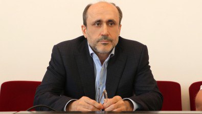 Главу района в Дагестане Алима Темирбулатова сняли с должности за ненадлежащее исполнение обязанностей, в том числе в сфере обеспечения детей-сирот жилой площадью. Указ об этом подписал глава региона Сергей Меликов. «Напомним, что ранее Сергей Меликов жестко раскритиковал работу главы района за срыв сроков строительства школы в селе Джавгат и объявил ему выговор», - отметили в пресс-службе главы республики. Проведенная в районе проверка выявила нарушения, допущенные в муниципалитете при благоустройстве территорий, обеспечении пожарной безопасности, соблюдении градостроительных норм и землепользования, а также отсутствие лицензий у медкабинетов образовательных учреждений. Южная служба новостей
