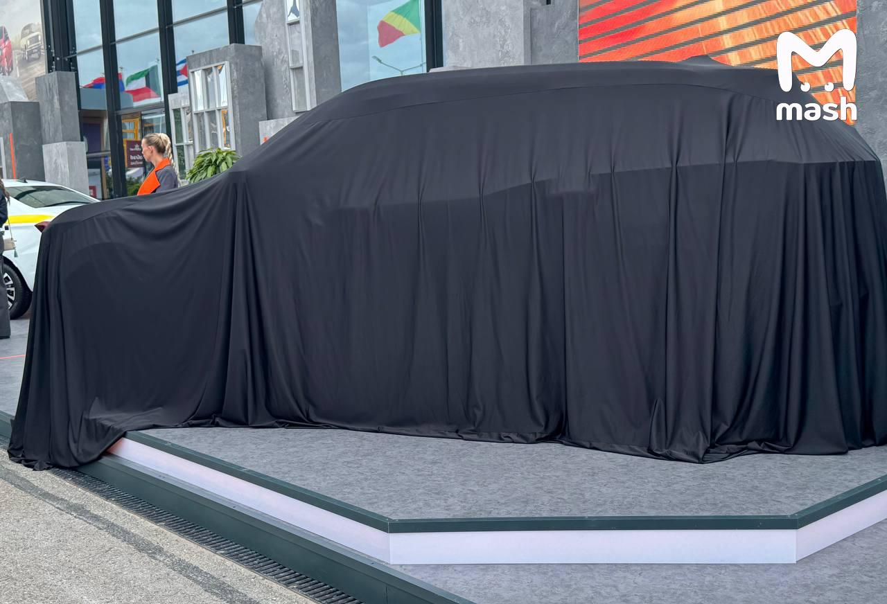 Mash узнал название новой засекреченной модели Lada, которая ждёт официальной презентации на ПМЭФ-2025. Это Lada Azimut.