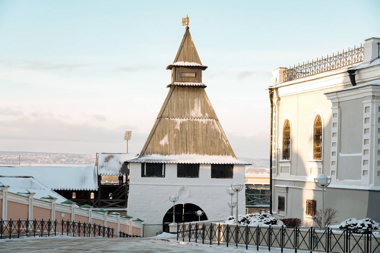 С 1 января на территорию Казанского Кремля откроют вход через Преображенскую башню Пройти через нее можно будет с 8 00 до 20 00   entermedia io news s 1 yanvarya na territoriyu kazanskogo kremlya mozhno budet projti cherez preobrazhenskuyu bashnyu