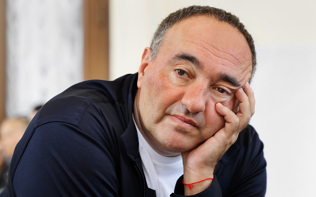 Союз кинематографистов России исключил из состава Александра Роднянского Также организацию покинули актёры Алексей Горбунов Елена Кучеренко Ингеборга Дапкунайте режиссёры Ульяна Шилкина Аркадий Коган и продюсер Анастасия Павлович Причиной называется невнесение членских взносов Александр Роднянский признан в России иноагентом В 2024 году суд заочно приговорил продюсера к 8 5 года колонии за фейки о Российский армии Подписаться на Говорит Москва Telegram VK MAX