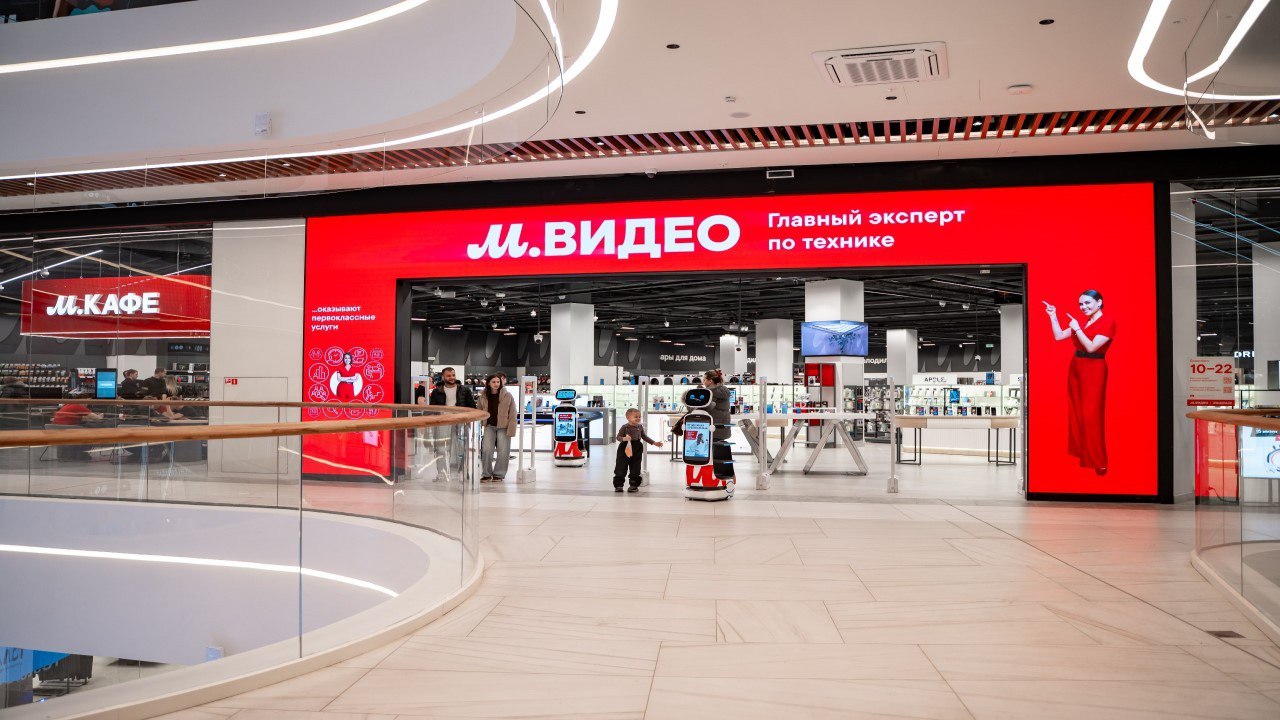 Оборот маркетплейса М Видео в ноябре составил 2 1 млрд увеличившись на 33 по сравнению с предыдущим месяцем и на 61 5 год к году Количество заказов выросло на 63 год к году и достигло 307 тыс Рост обеспечили расширение ассортимента подключение дополнительных партнеров эффективные распродажи 11 11 и Черная пятница а также высокий интерес покупателей к электронике товарам для дома спорта и сегменту персональных устройств На эти направления приходится более 80 оборота маркетплейса MVID jkinvest news jkinvest