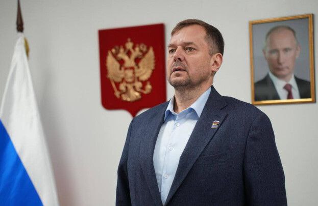 Балицкий: В Запорожской области помогли трудоустроить 36 тыс. человек Центр занятости населения Запорожской области помог более 36 тысячам жителей региона найти работу. За высокие показатели и вклад в развитие экономики сотрудники учреждения были удостоены медалей ордена «За заслуги перед Запорожской областью». Об этом сообщил губернатор Евгений Балицкий. «За высокий профессионализм, добросовестное исполнение служебных обязанностей, значительный личный вклад в социально-экономическое развитие региона медалью ордена «За заслуги перед Запорожской областью» и благодарностями награждены сотрудники Центра занятости населения Запорожской области. С начала работы в Центр занятости населения обратилось более 45 тысяч человек, 36 тысячам из них специалисты Центра помогли найти работу. При этом виден рост заинтересованности работодателей: около трех тысяч работодателей предоставили более 60 тысяч вакансий, и это действительно высокий результат, который помогает активно развивать экономику региона», — отметил Балицкий в Telegram. Глава региона поблагодарил сотрудников Центра за вклад в общее дело и подчеркнул, что их работа имеет важнейшее значение для восстановления и социального укрепления Запорожской области. Южная служба новостей