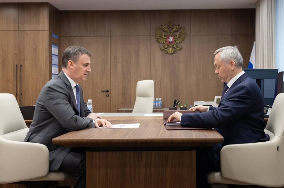 Дмитрий Патрушев рекомендовал Андрею Травникову повышать доходы новосибирцев На рабочей встрече между зампредседателя правительства РФ Дмитрием Патрушевым и губернатором Новосибирской области Андреем Травниковым в Москве федеральный чиновник заявил, что региону следует уделить особое внимание повышению доходов населения, созданию высокопроизводительных рабочих мест, снижению уровня безработицы. Об этом говорится на сайте правительства РФ. Также новосибирскому губернатору было рекомендовано обратить внимание на работу регоператора по обращению с твердыми коммунальными отходами. Подробнее читайте по ссылке INFOPRO54 Фото пресс-службы правительства РФ.