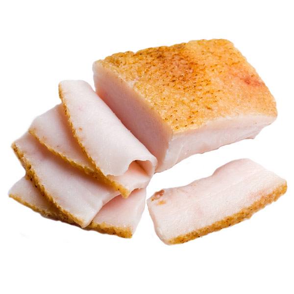 Столичные экологи призвали москвичей подкармливать птиц несолёным салом Специалисты рекомендуют обеспечивать пернатых таким кормом в морозную погоду поскольку животный жир помогает им выживать в холода Об этом напомнили в департаменте природопользования и охраны окружающей среды Москвы Зимой птицы тратят много энергии на поддержание температуры тела и сало для них не лакомство а источник быстро усваиваемых калорий Чаще всего на такую подкормку прилетают синицы дятлы и поползни а также всеядные вороны галки и сойки Экологи подчёркивают что угощать пернатых следует только несолёным салом без специй и копчения Подписаться на Говорит Москва Telegram VK MAX