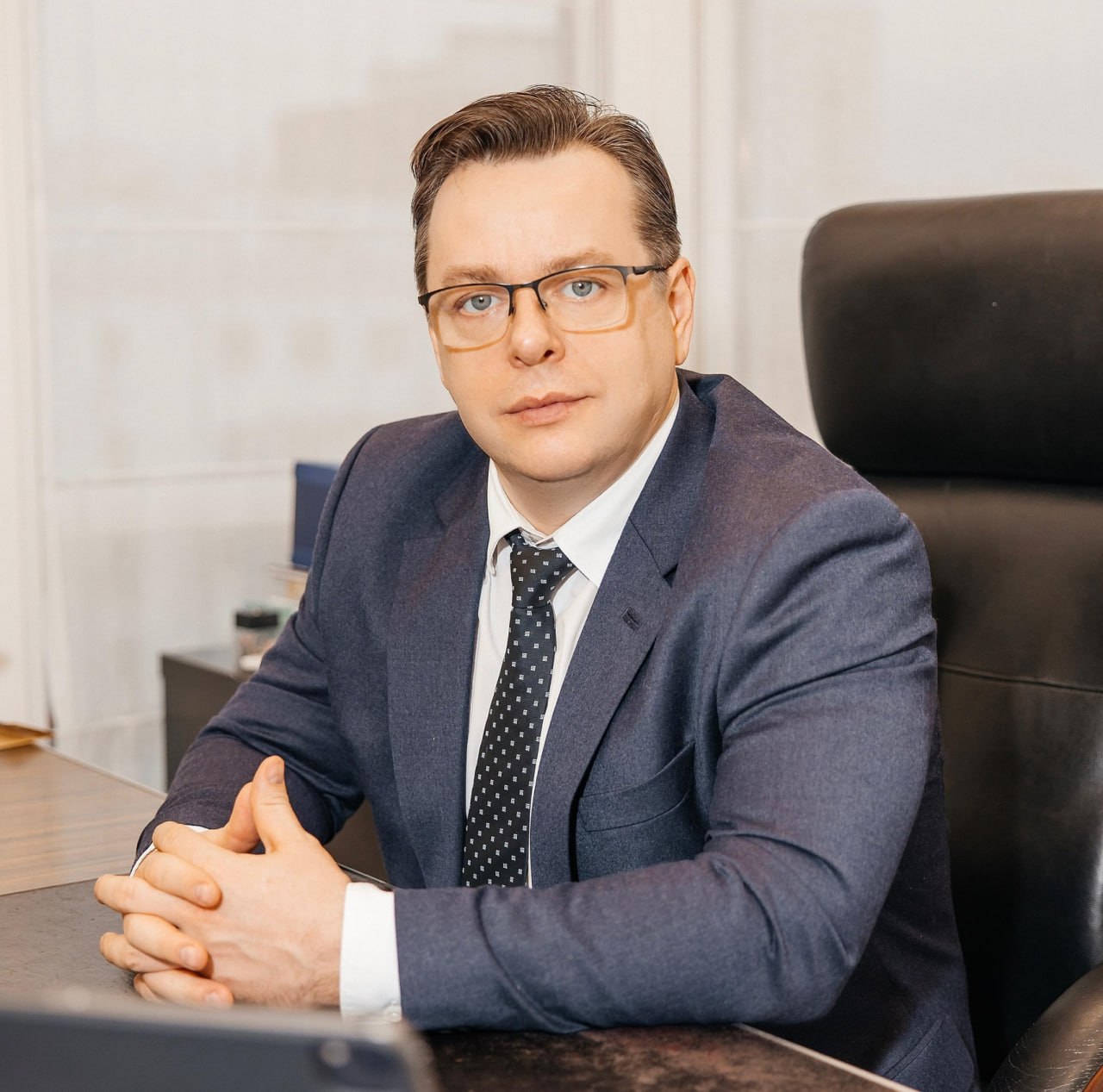 Александр Терновцов назначен советником врио губернатора Курской области Он будет работать на общественных началах и для взаимодействия с НКО. — Я считаю, что это полезно. И в целом, давайте такую практику развивать, назначая на внештатные должности советников руководителей региона людей по направлениям, которые авторитетны в своей среде, которые действительно оказывали бы помощь, — подчеркнул глава региона. Вести-Курск. Только проверенная информация Прислать новость