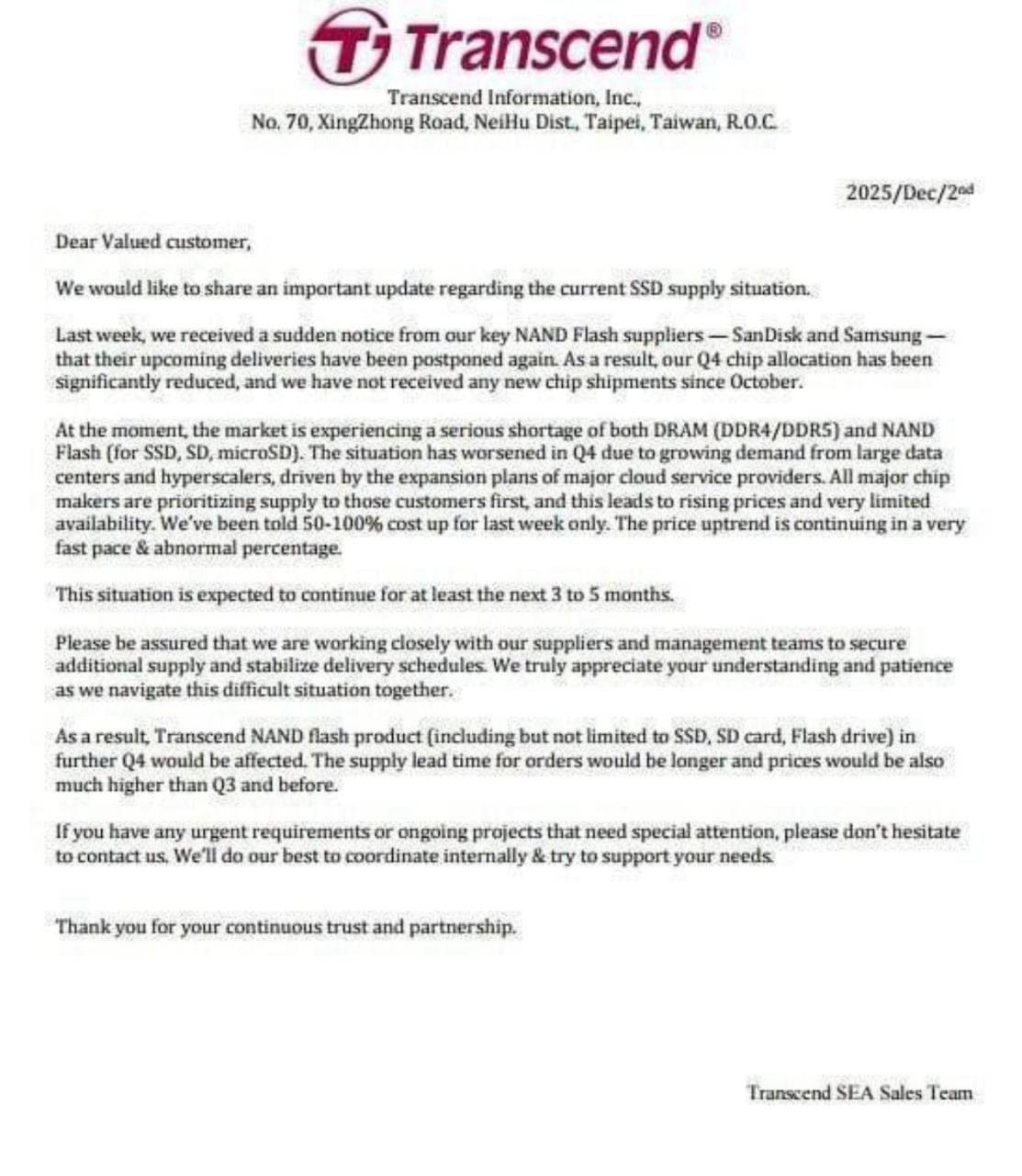 Transcend приостанавливает поставки SSD Компания Transcend с 7 ноября остановила выпуск и отгрузку SSD из за отсутствия поставок чипов NAND от Samsung и SanDisk Эти производители переключили свои мощности на удовлетворение спроса от ИИ компаний На днях также стало известно что Micron отказался от бренда Crucial прекратив производство ОЗУ и SSD Илон Маск