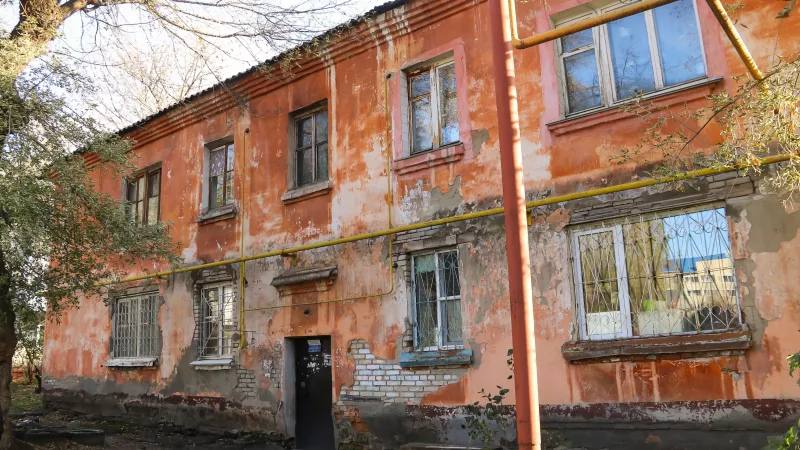 ТОЛК новости Барнаула Алтайского края и Республики Алтай Власти Барнаула объявили аукцион на право комплексной реновации Потока Заявки на участие в аукционе будут приниматься до 24 ноября а сами торги состоятся 27 ноября Начальная цена аукциона чуть более 36 млн 491 тысячи рублей а шаг составляет 1 млн 97 тысяч рублей В мэрии отметили что в рамках проекта на более чем 30 га территории планируется построить 381 тысячу квадратных метров жилья которое будет обеспечено необходимой транспортной инженерной и социальной инфраструктурой Предполагается что в рамках масштабной реновации в течение ближайших 15 лет на Потоке появятся около 40 жилых комплексов преимущественно девятиэтажных а также акцентные высотки ТОЛК ТОЛК в подробнее на канале ТОЛК новости Барнаула Алтайского края и Республики Алтай