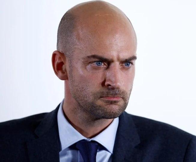 Париж разрабатывает новый пакет санкций против России, заявил глава МИД Франции. По словам Жан-Ноэля Барро, работа проводится «в координации с США», а цель ограничений — якобы достижение прекращения огня между Москвой и Киевом. Напомним, 18-й пакет санкций ЕС против России вступил в силу 19 июля. В него вошли снижение потолка цен на российскую нефть и запрет на транзакции с банками РФ. Подписывайся и пиши нам