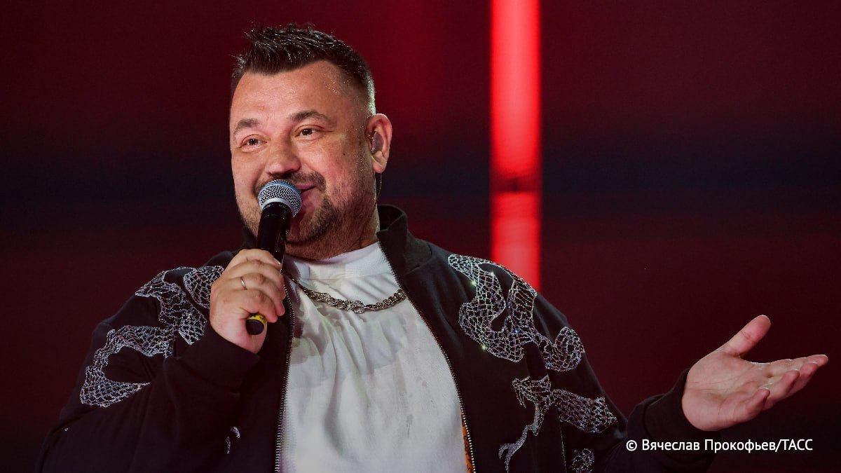 Сергей Жуков запатентовал товарный знак "Бабайка", который станет ответом на игрушку Лабубу, сообщили ТАСС в пресс-службе артиста. Бренд планирует выпускать умные игрушки на основе ИИ, детские товары, включая школьные принадлежности и питание.