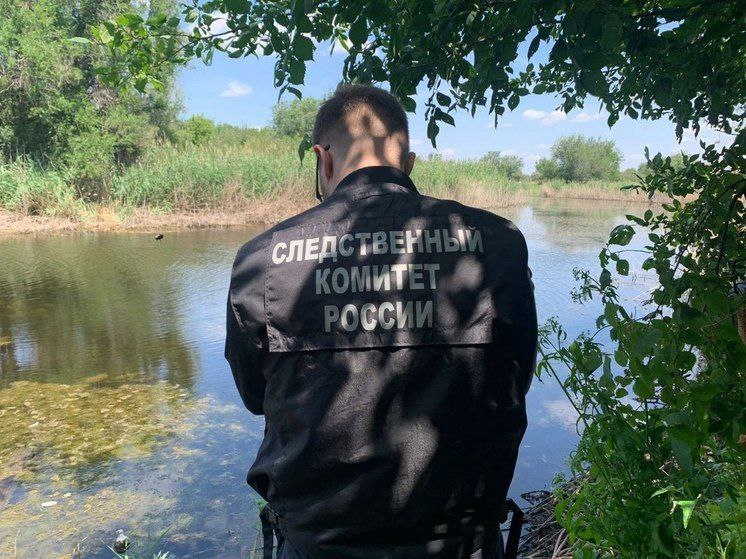 За сутки в Приморье утонули три человека Днем в карьере Таежный посёлка Таёжный Надеждинского округа при купании утонул мужчина 1976 года рождения. Погибший был извлечен из воды. Также днем в акватории бухты Шепалова Партизанского округа в 1,5 км от берега очевидцы обнаружили тело погибшего мужчины, личность которого устанавливается. Спасатели МЧС России доставили погибшего на берег и передали его сотрудникам полиции. Вечером поступила информация о том, что на озере Солдатское в Уссурийске утонул мужчина 1973 года рождения. В настоящее время проводятся поисковые работы.