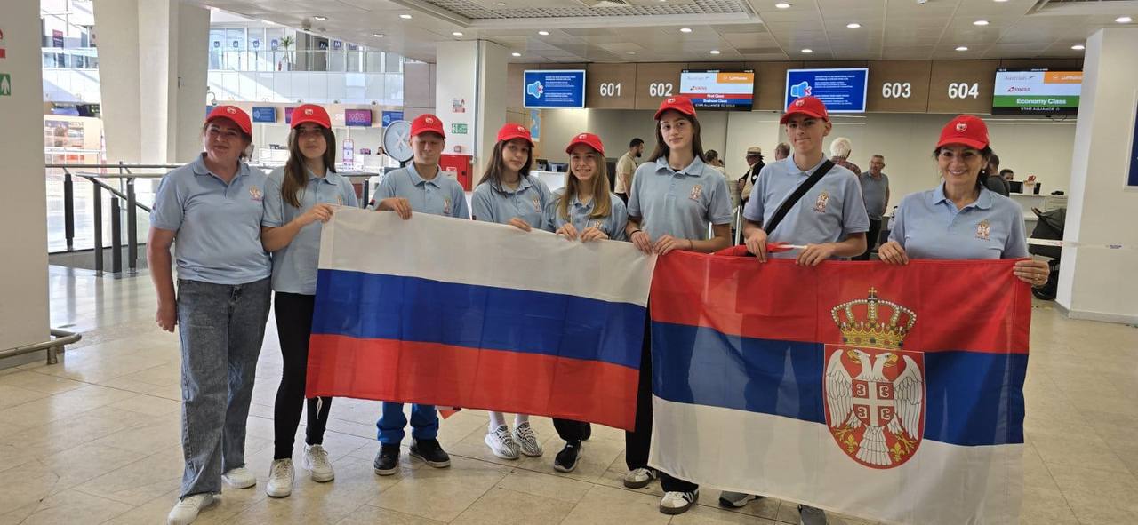 Команда юных соотечественников из Сербии вылетела в Россию! Ребята примут участие в IX Всемирных играх юных соотечественников, которые в этом году пройдут в старинном русском городе Выборг. Желаем нашим спортсменам достойно представить Сербию на международных соревнованиях!