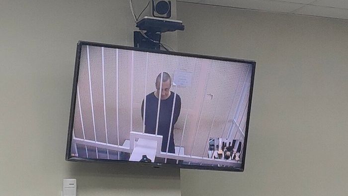 Экс гендиректора Омскэлектро не стали выпускать из СИЗО Омский областной суд оставил без изменений меру пресечения в отношении бывшего генерального директора компании Омскэлектро Андрея Жуковского Апелляционная жалоба адвоката не удовлетворена бывший руководитель остается под стражей Напомним что Андрея Жуковского обвинили в злоупотреблении должностными полномочиями ч 3 ст 285 УК РФ Куйбышевский райсуд избрал ему меру пресечения в виде заключения под стражу
