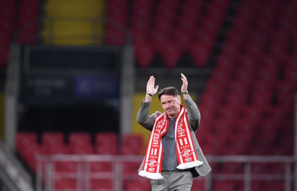 Российских футболистов внесли в базу Миротворца На его сайте появились фамилии в том числе Дмитрия Аленичева Андрея Тихонова Дмитрия Хлестова и Александра Ширко Кроме того была внесена информация о директоре департамента проведения соревнований Футбольной национальной лиги Василии Иванове Экстремистский сайт Миротворец создан в 2014 году Он содержит собранные нелегальным путём личные данные журналистов политиков деятелей культуры которые посещали Крым и Донбасс В России доступ к украинскому порталу заблокирован Подписаться на Говорит Москва Telegram VK MAX